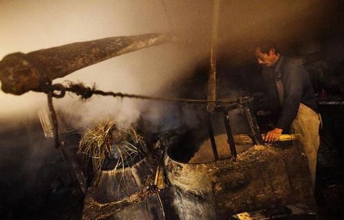 「油坊」农村油坊“免费压榨花生油”，只要花生饼渣，靠什么盈