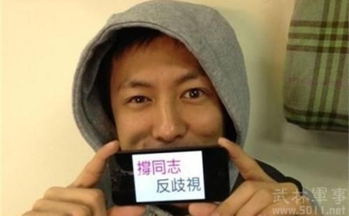 网传余文乐的另一只眼是假的，后来证实……