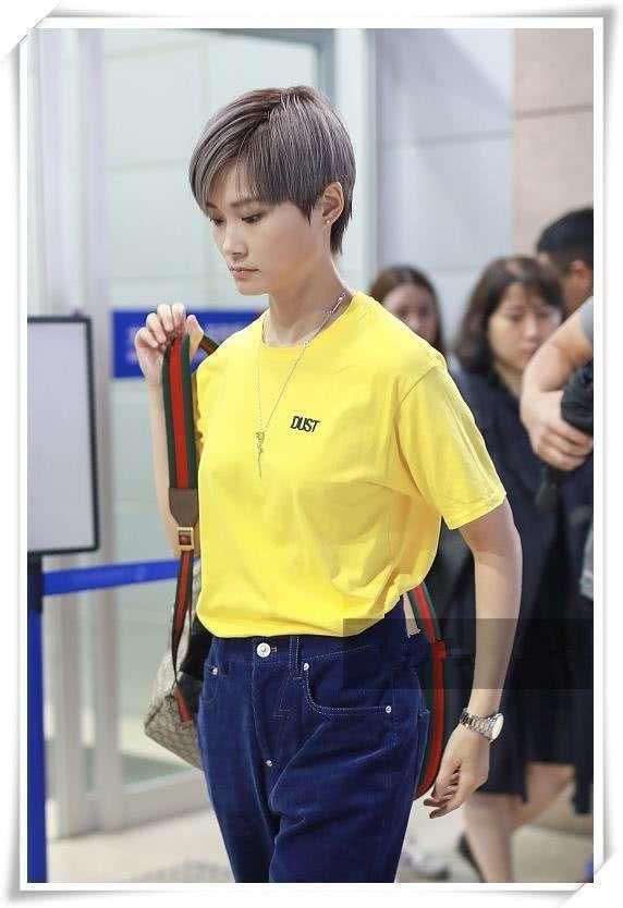 直到李宇春穿上T恤衫，才知道她深藏不露不仅仅是腿，网友：厉害