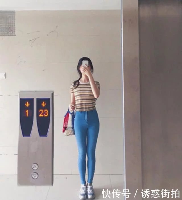 喜欢街拍的女生，更应该选择一条牛仔裤来装饰你的美！