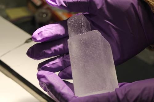  【研究】科学家在南极找到一块200万年前的“汽水冰”，想知道古代热不热