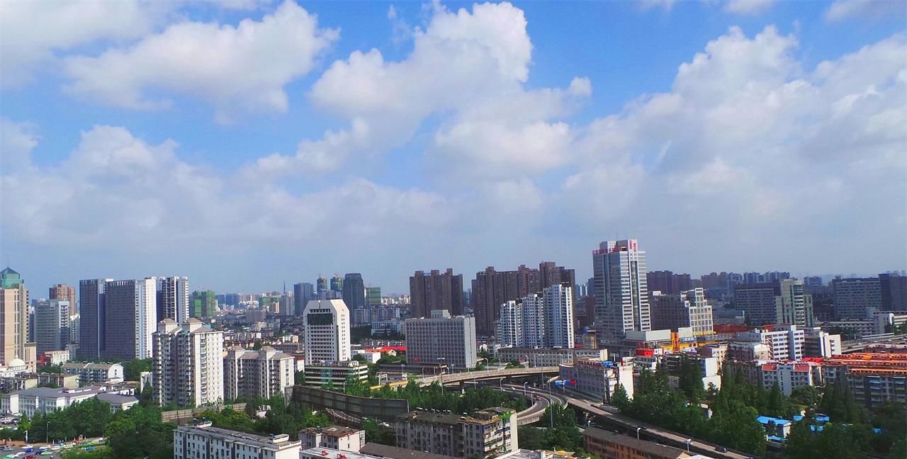  『经济』长三角地区三个省会，杭州、南京与合肥，谁能在未来脱颖而出？
