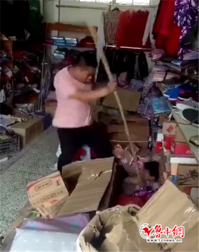 淄博一男子持棍猛踹孩子?警方辟谣还原事件真相