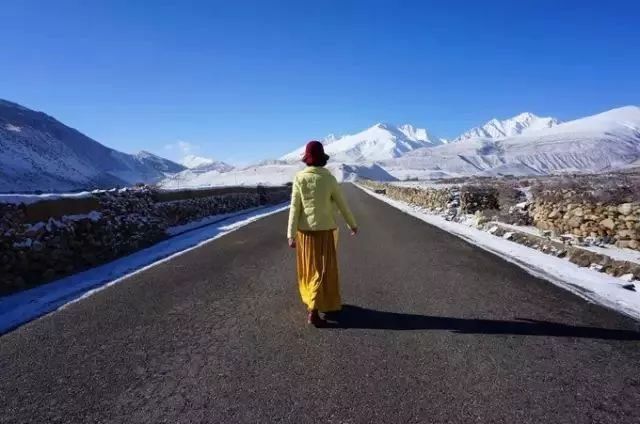 “大家好，我叫川藏线，是一个成熟的公路，这是我的自我介绍”