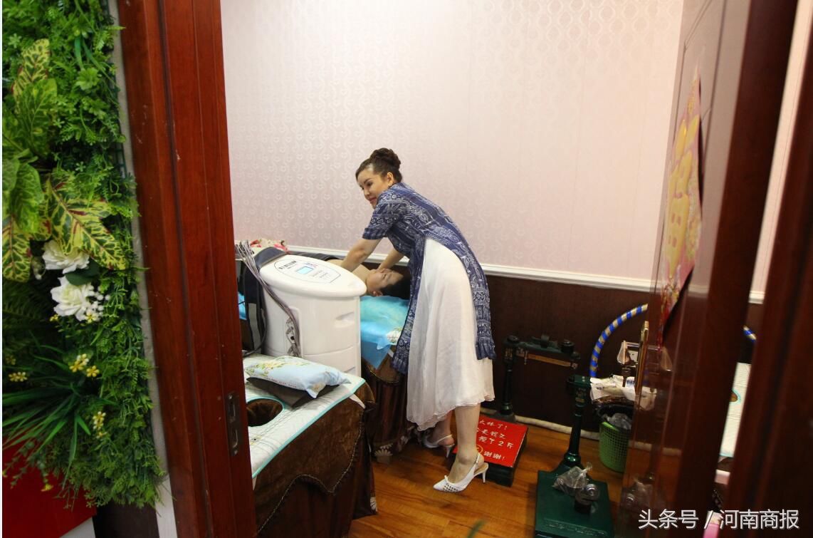 郑州女子突然偏瘫卧床不起，医院查不出病因，她拿针扎自己竟痊愈