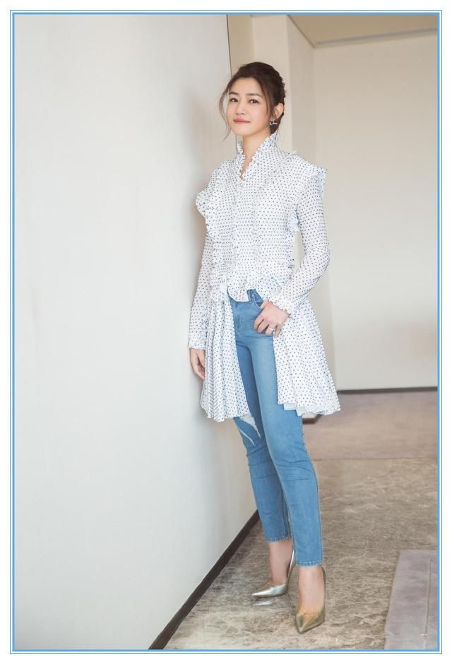 陈妍希越来越少女了！T恤配短裤大秀长腿，网友：还是那个沈佳宜