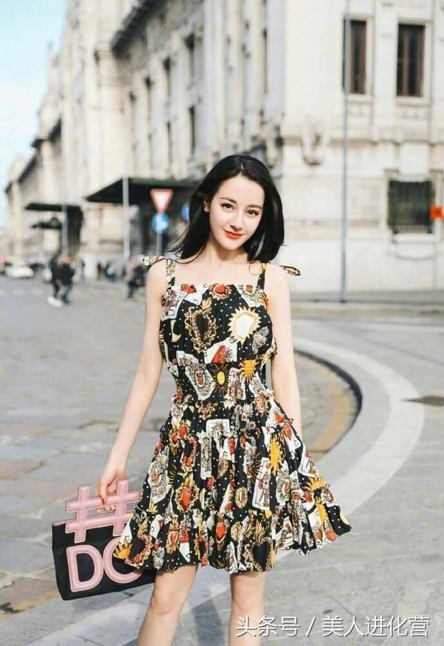 热巴真是太适合杜嘉班纳了，雍容华贵的风格一般人驾驭不了