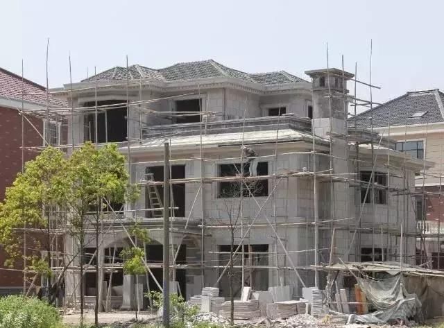 农村自建房“钢筋”越多就越牢固?装修工表叔说实话:错得离谱!