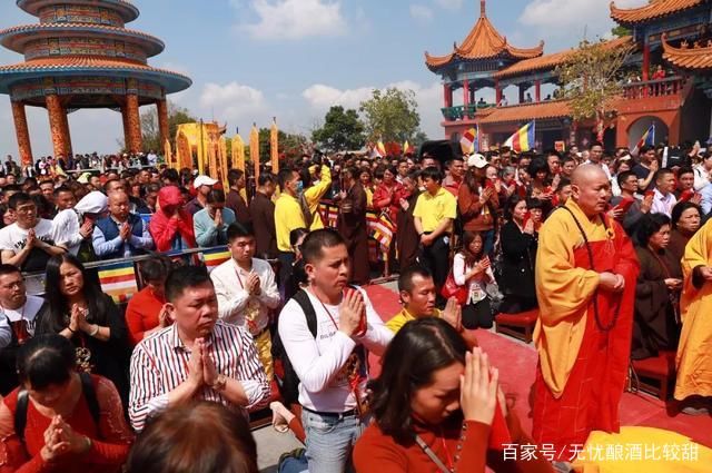 走进一座山，不小心发现山中藏着这样一座神仙寺庙!