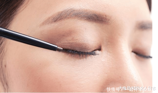  女生@“纹眉”女生5年后变化，10年纹眉师告诉你，现在知道还不晚！