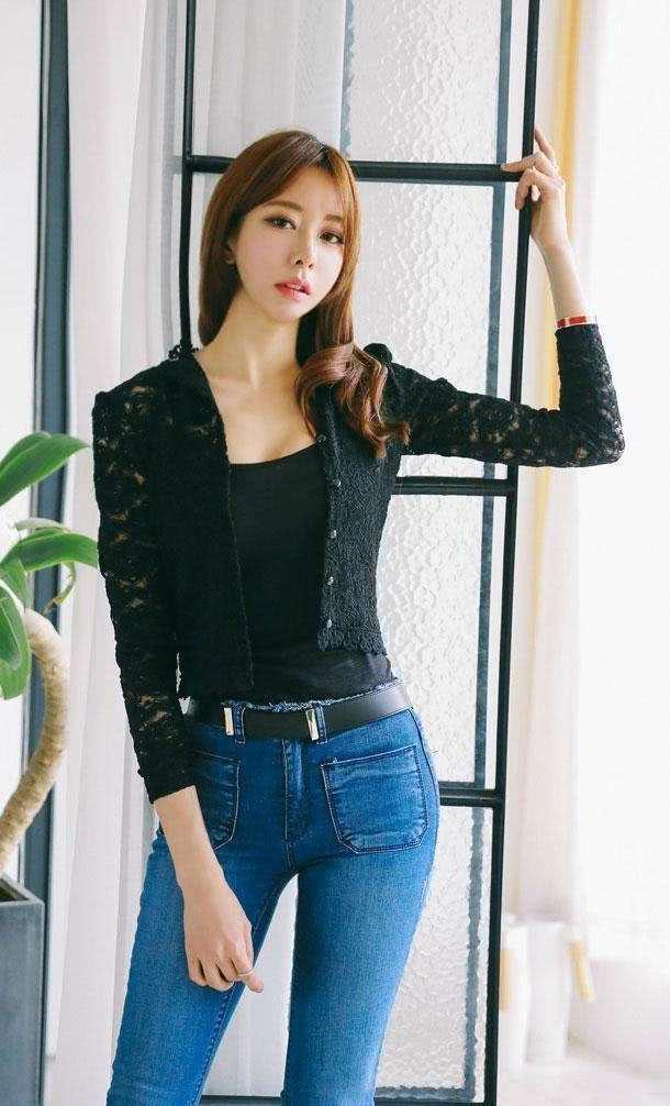 女人想穿出职场魅力，紧身裤能修饰出你完美的腿型