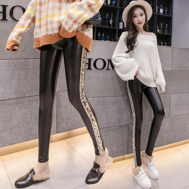 这么吸睛的皮裤还是头一次见，难怪老婆一口气全买，洋气又显瘦