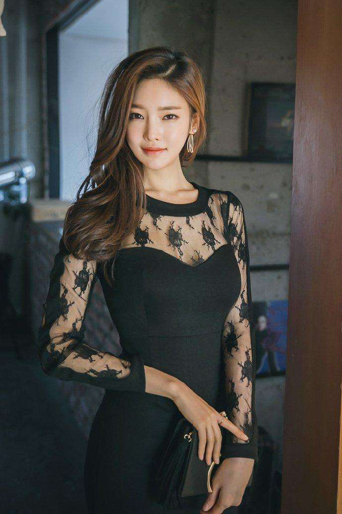 优雅温润的气质美女, 精致短裙显高贵大气, 成熟美韵无法阻挡!