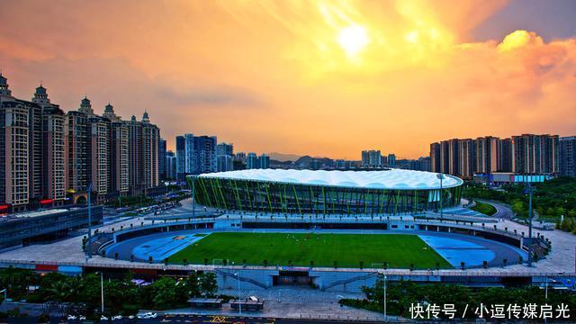 深圳最大的区，比龙岗还大，接近6个盐田，相当于5个福田