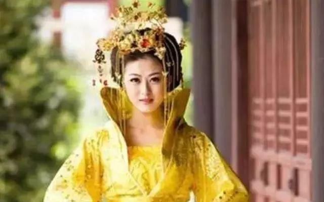  『人生转折点』心理测验假如你是皇后，你会选哪种发型测试你人生的转折点