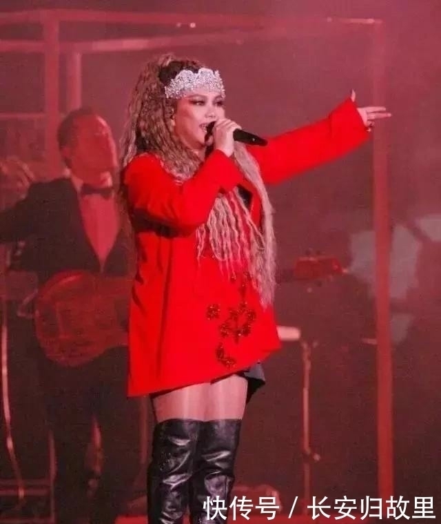 『感觉』46岁张惠妹近照胖至200斤，胖成大妈原因让经纪人都感觉无奈