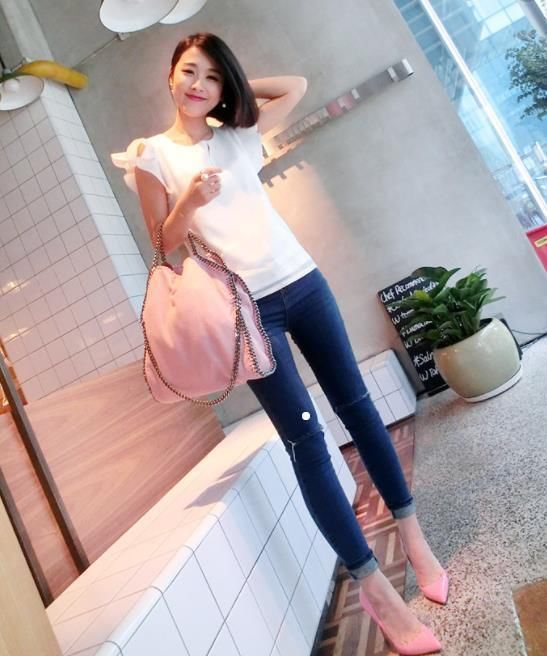 街拍：美丽而性感的妹子，哪个更加能撩动你的心弦？