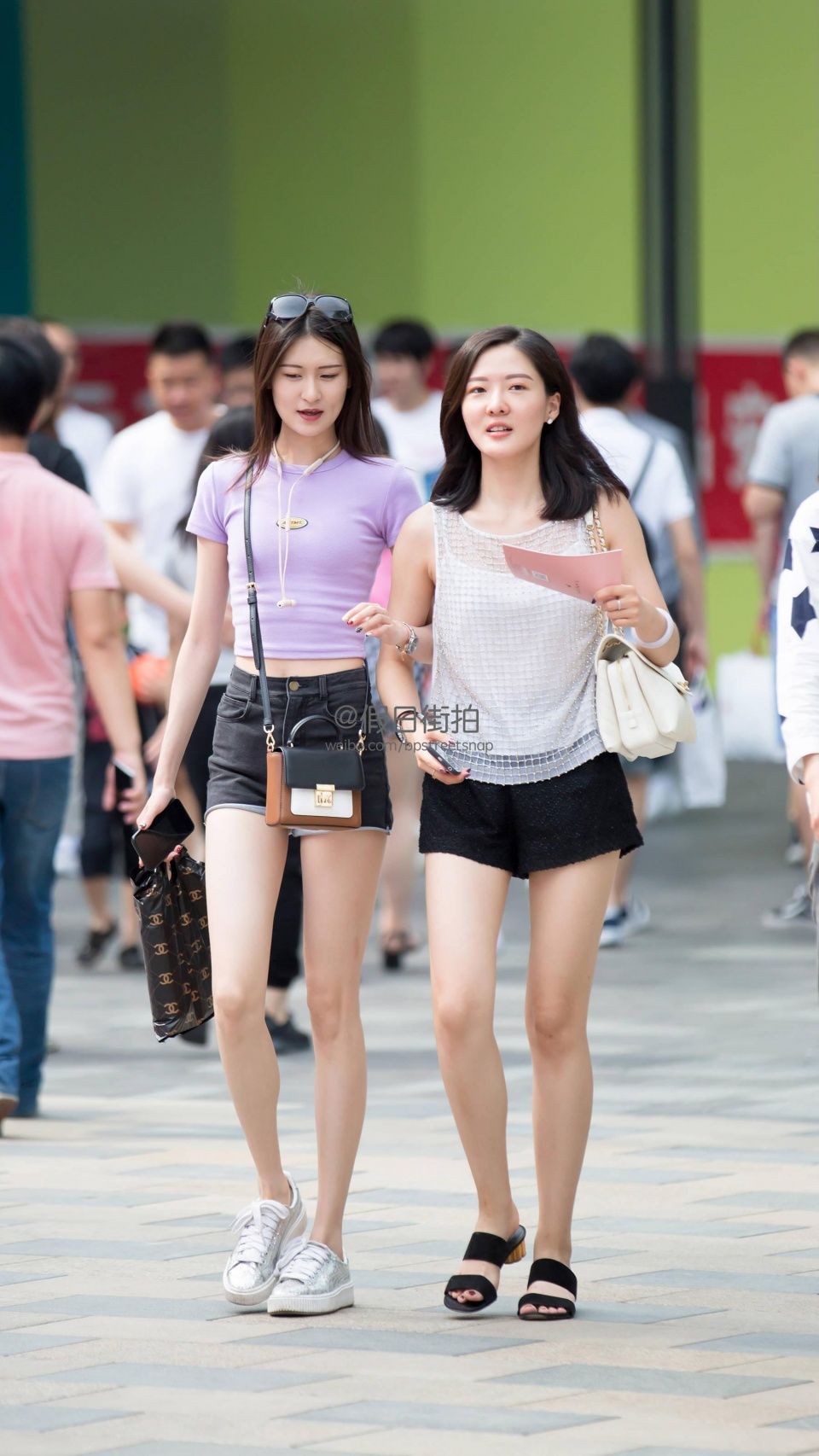 一点点街拍：街拍闺蜜，性感、妩媚、时尚、大方，形形色色