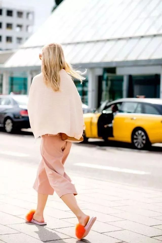 舒适、时尚、显腿长!这个夏天,时髦界都在pick澡堂拖!