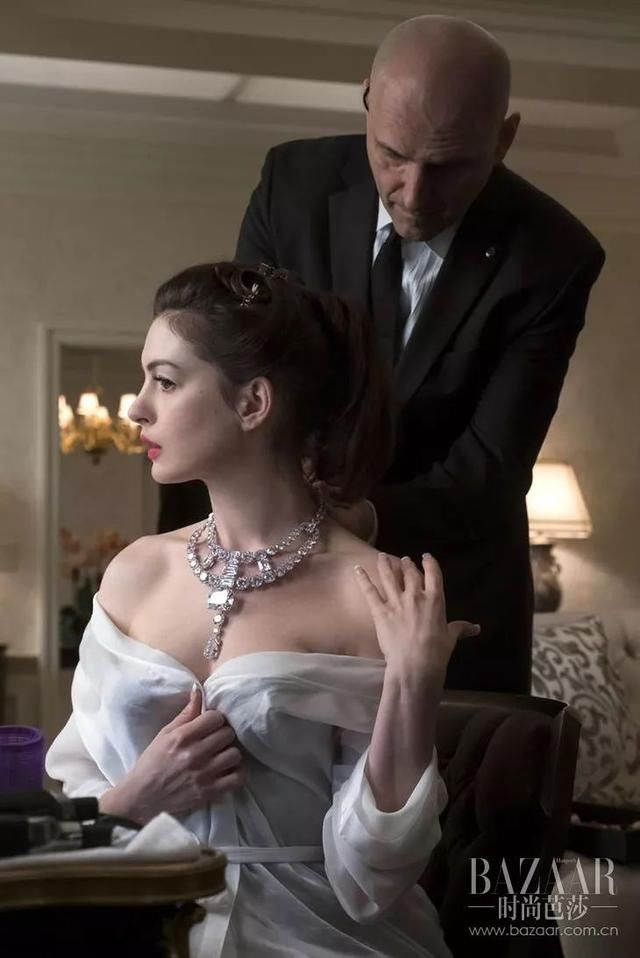 8个女人一台戏就为了偷走1.5亿美刀珠宝？可这明明是场时装秀