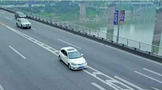  「大货车」高速公路行车时，安全要时刻放在第一位，这几种情况
