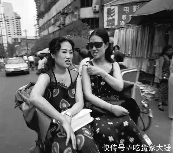  老照片：老照片：1992年的成都街头
