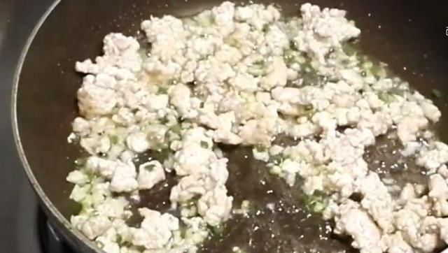  儿子■豆腐和它是绝配，简单蒸一蒸，比红烧肉还香，儿子三天两头点名吃