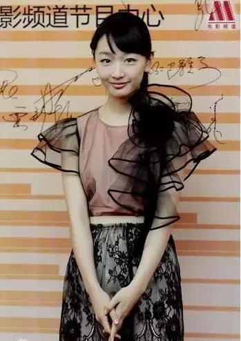 看周冬雨的时尚进阶之路