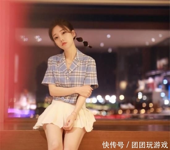 营养:冯提莫受邀何炅人气节目,才艺表演被评没营养?却赢得满堂喝彩