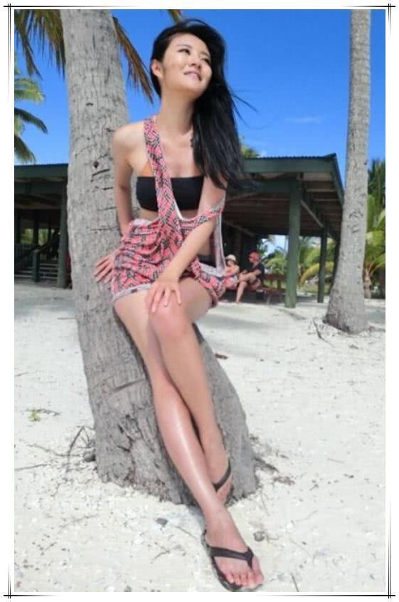 安以轩为博眼球真放的开！上身只遮住一半，网友：越穿越凉快！