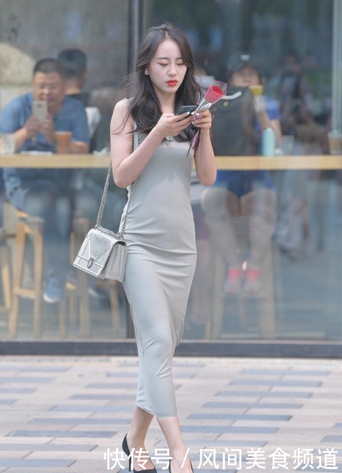  美女■街拍 穿紧身长裤的美女们, 拥有让人惊叹的好身材, 太撩人!