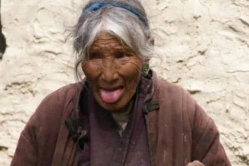 去西藏旅游，当地人对你吐舌头，你知道这是什么意思吗？