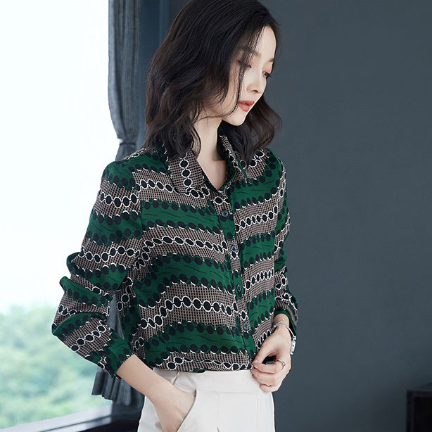 九月新出的“秋衫”，简直太洋气了，时髦又透气，美爆了