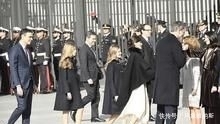 太酷@王后斗篷太酷,西班牙王后一家四口美如画!两位小公主美如双胞胎