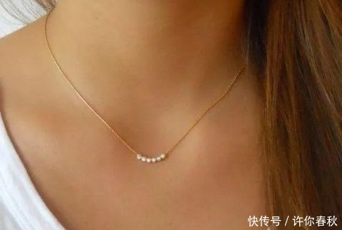  「条珍珠项链」简直不要太好看，珍珠项链时下最流行的几种佩戴方式都在这了