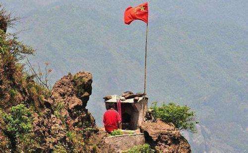 中国最危险的工作之一! 整天在悬崖边飞檐走壁, 只为烧“一炷香”