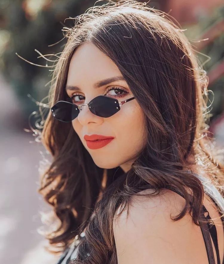 沈月的五五分身材还有救吗?看ins身高160的博主怎么解锁尴尬身材