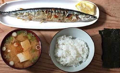 为什么在日本街上看不到一家早餐店,难道他们不吃早餐吗?