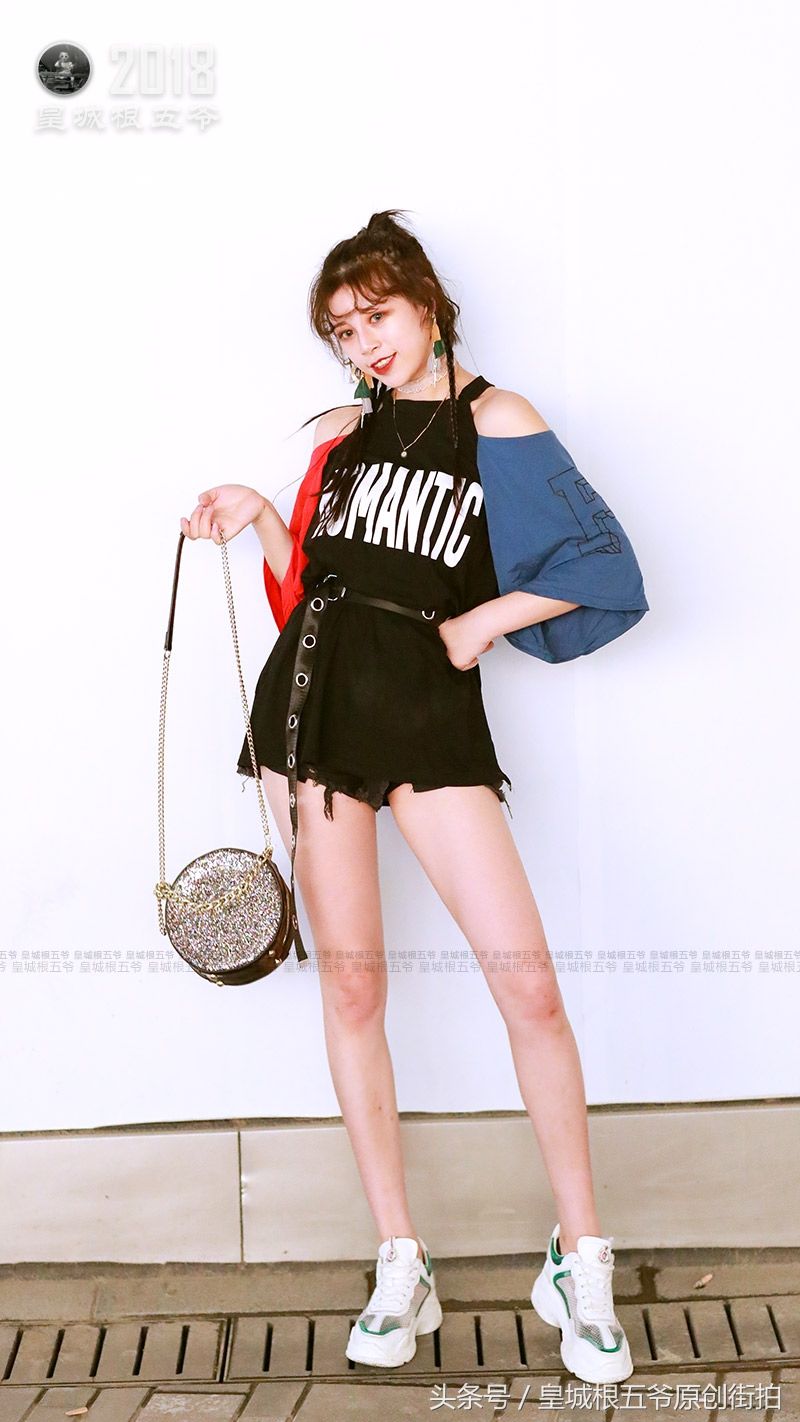 街拍:喜欢标新立异，渴望与众不同的女孩