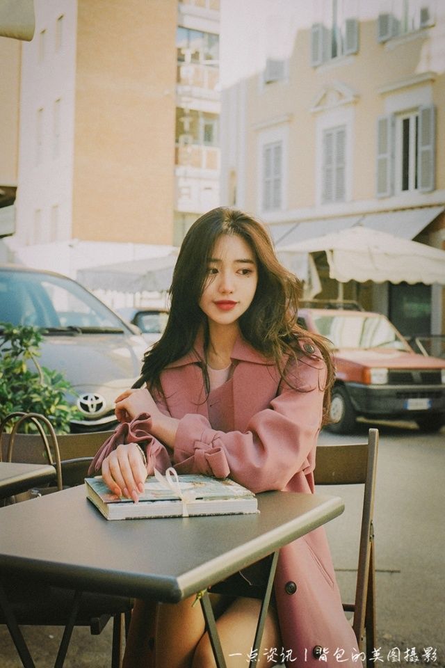 人像摄影：小姐姐看上去显得唯美动人，很是清爽，很是随意