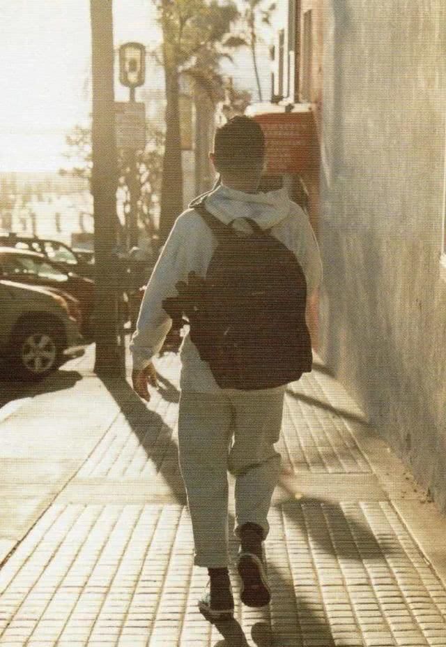  『潮牌』除了卖衣服都在做些啥？你不会还觉得它是“潮牌”吧？
