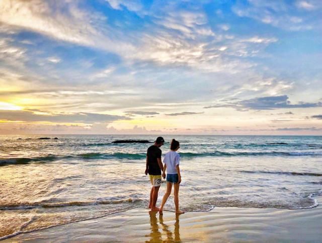 刚公布恋情不久就被传登记了？网友：这么迅速？官方澄清：假消息