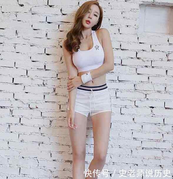 小清新白皙的打底裤美女，凸显纤细小蛮腰，回头率特别高！