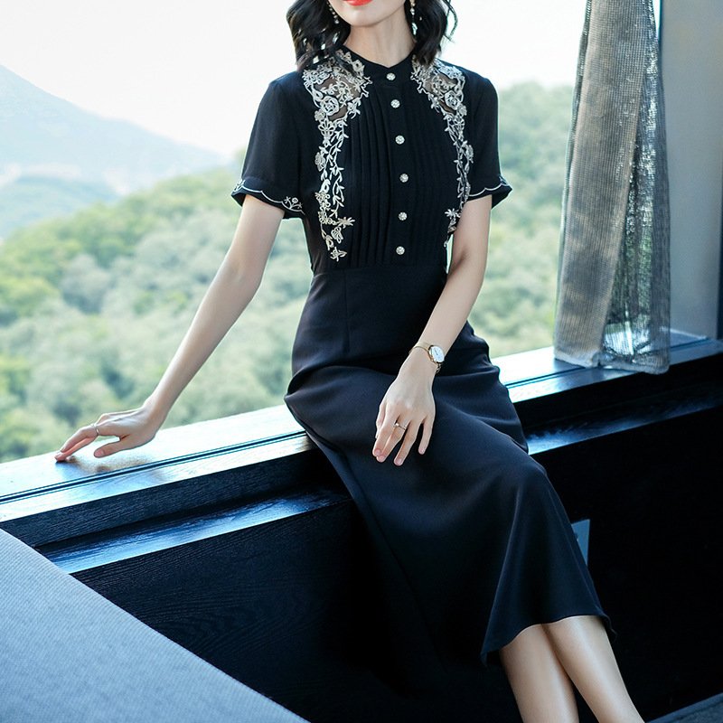 真心喜欢今年的新款连衣裙，将你美若隐若现的展示出来，优雅大气