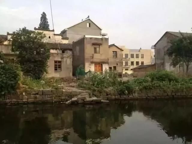 农村拆迁国家分房，还有真金白银补贴，为啥农民都不愿意搬？