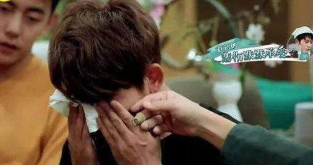 毛晓彤太惨！生父刚要完钱，陈翔又忙删微博撇清关系！