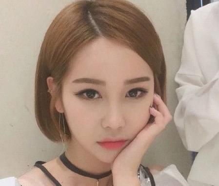 短发这样剪瘦脸时髦还减龄，最瘦脸的4款短发，堪比微整形!