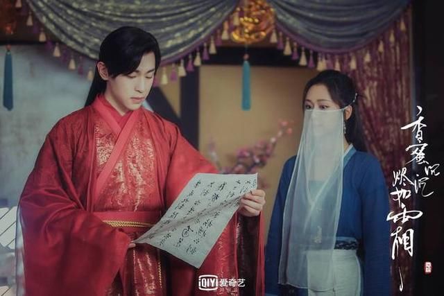 明星也有美中不足的地方，杨紫竟然去除了法令纹，原来全靠这几招