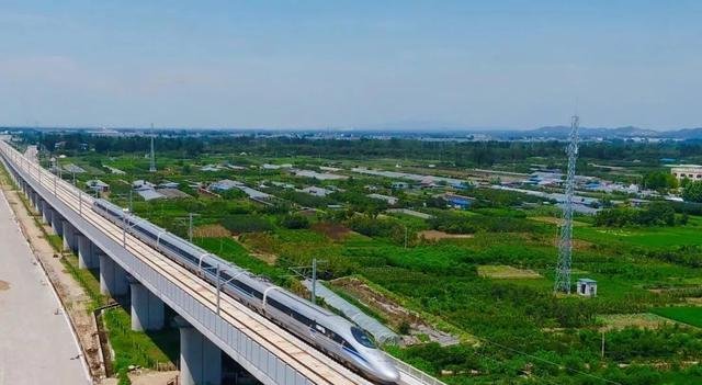  #高铁#陕西将建设的一条高铁线，将构成陕西南北向高铁主骨架，设站6座