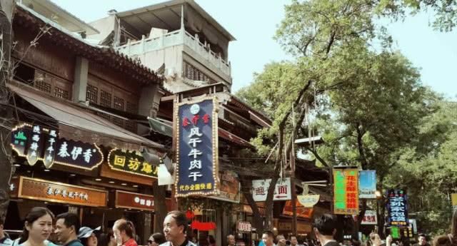 让游客慕名而来、失望而归的4条著名“美食街”，你被坑过吗？